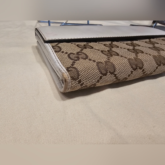 Vintage Gucci Wallet with Heart Detail - Picture 8 of 15